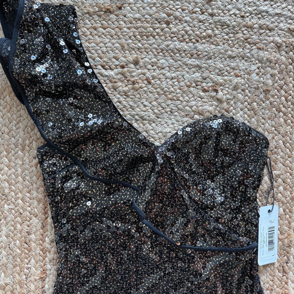 Saylor - Gracie Sequin Ruffle Dress - New with tags NWT - XS 🖤 - Picture 5 of 10
